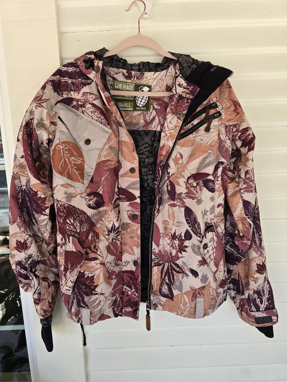 Grenade Floral Print Hooded Snowboard Jacket - Pink/Burgundy